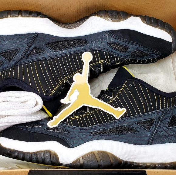 Air Jordan 11 Low IE "Yellow Zest" - Picture 7 of 7
